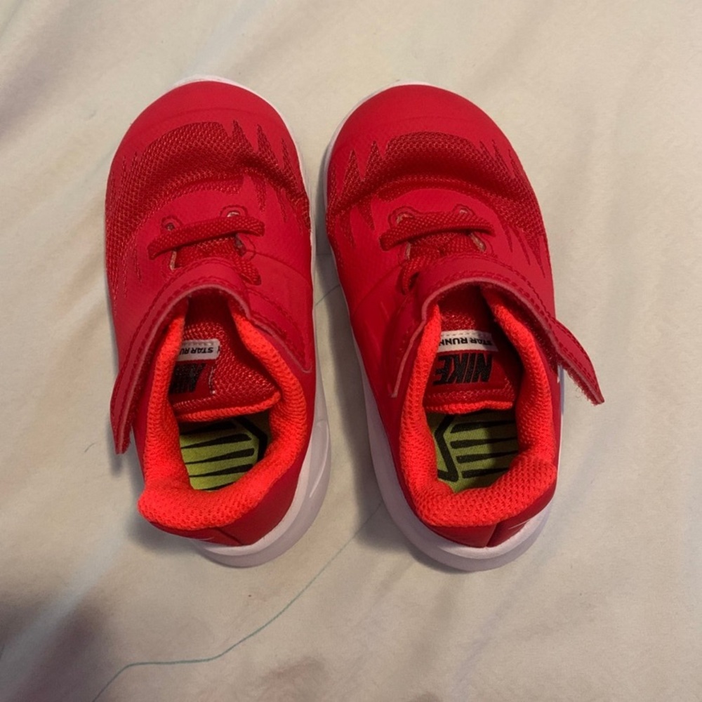 Nike star runner red baby shoes